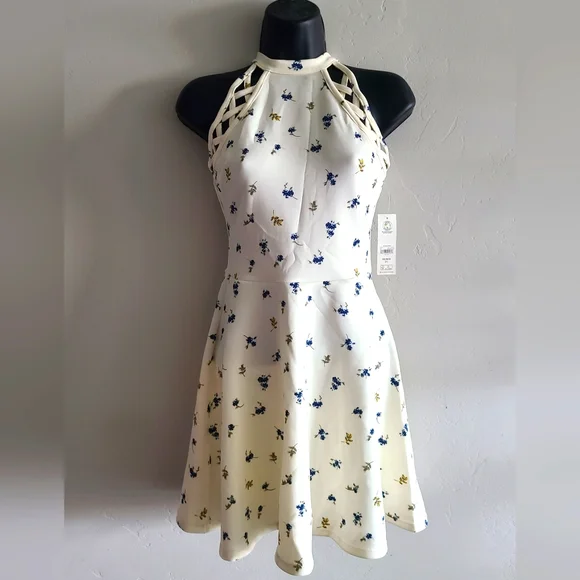 New No Boundaries Floral Spring Dress, Juniors Halter Neck Dress, Pattern dress - Picture 1 of 5